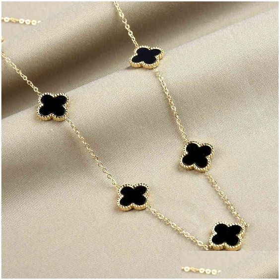 Clover Necklace 18K Gold