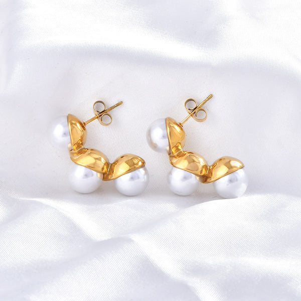 White Pearled Stud 18K Gold
