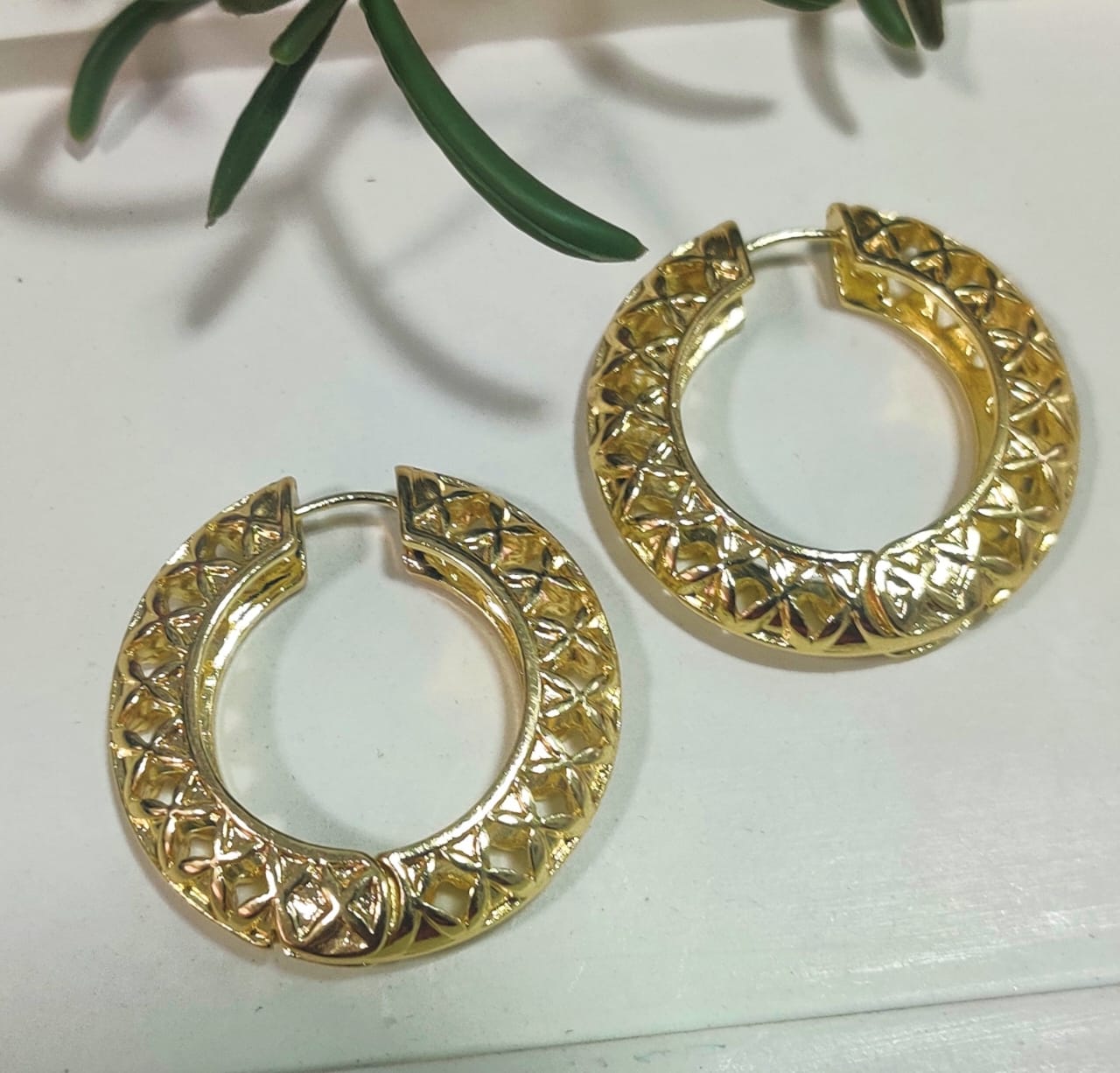 Yara Round Hoops