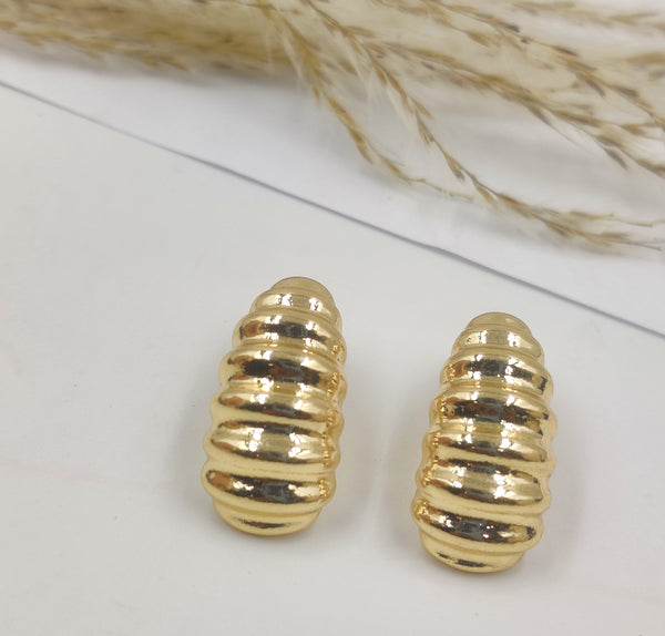 Titanium Stud 18k Gold